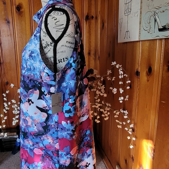 Dress - Picture 6 of 10